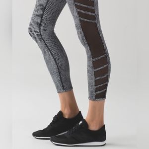 Lululemon Wild And Free TightFall Net White Black, est. to be sz 4, 24.5 inseam.